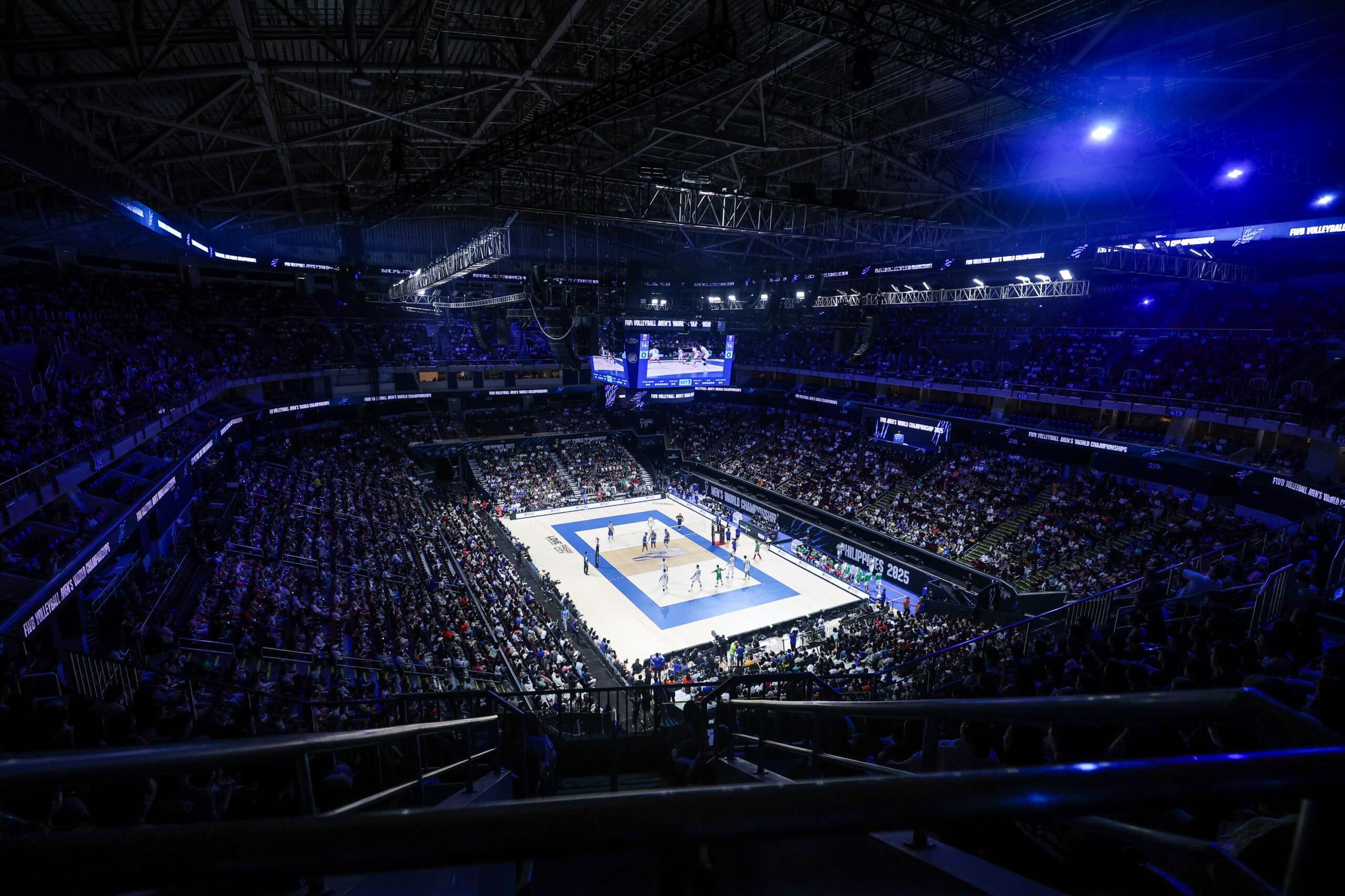 img 1983 fivb world championship finals italy bulgaria crowd scaled 1