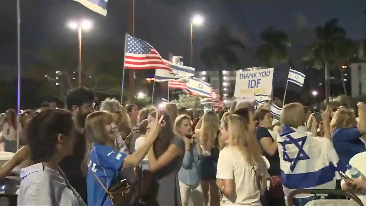 101625 celebration of hostage homecoming at aventura
