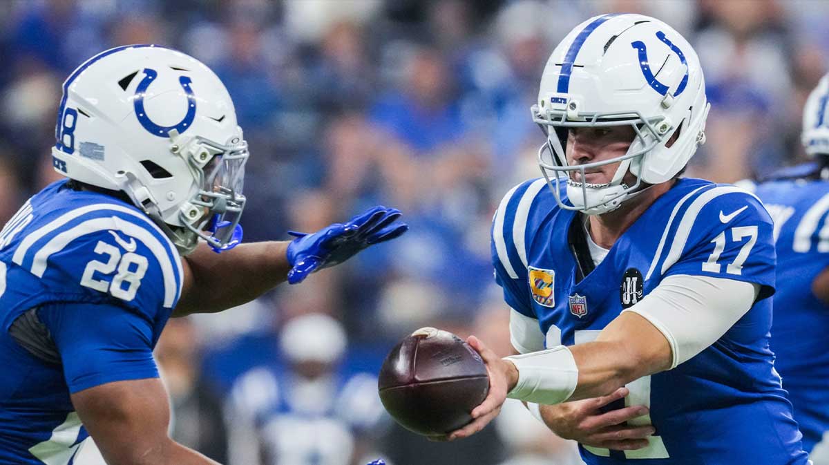 indianapolis colts quarterback daniel jones 17 hands off the ball to indianapolis colts running back jonathan taylor 28