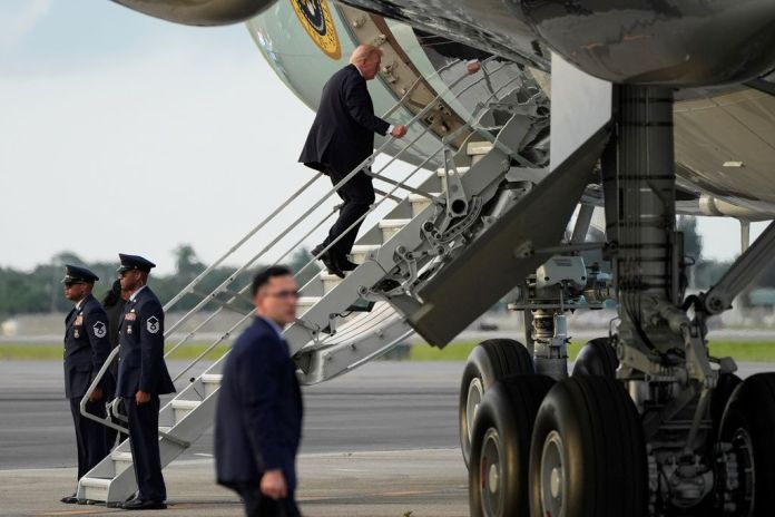 trump air force one small stairs