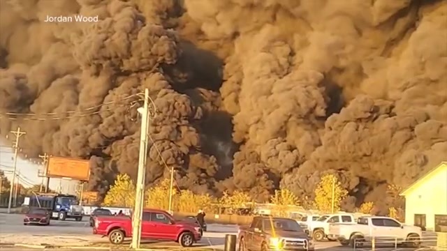 251106 louisville ups plane explosion smoke