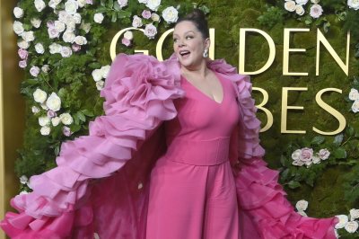 melissa mccarthy to host snl on dec 6