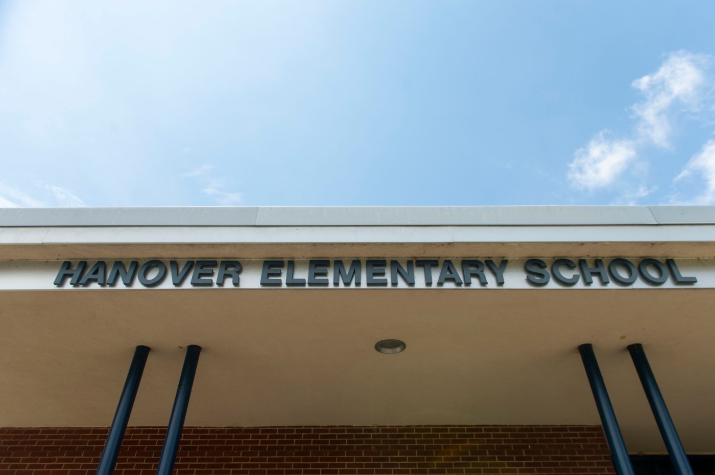 tmc l hanover elementary school exterior 02 kh
