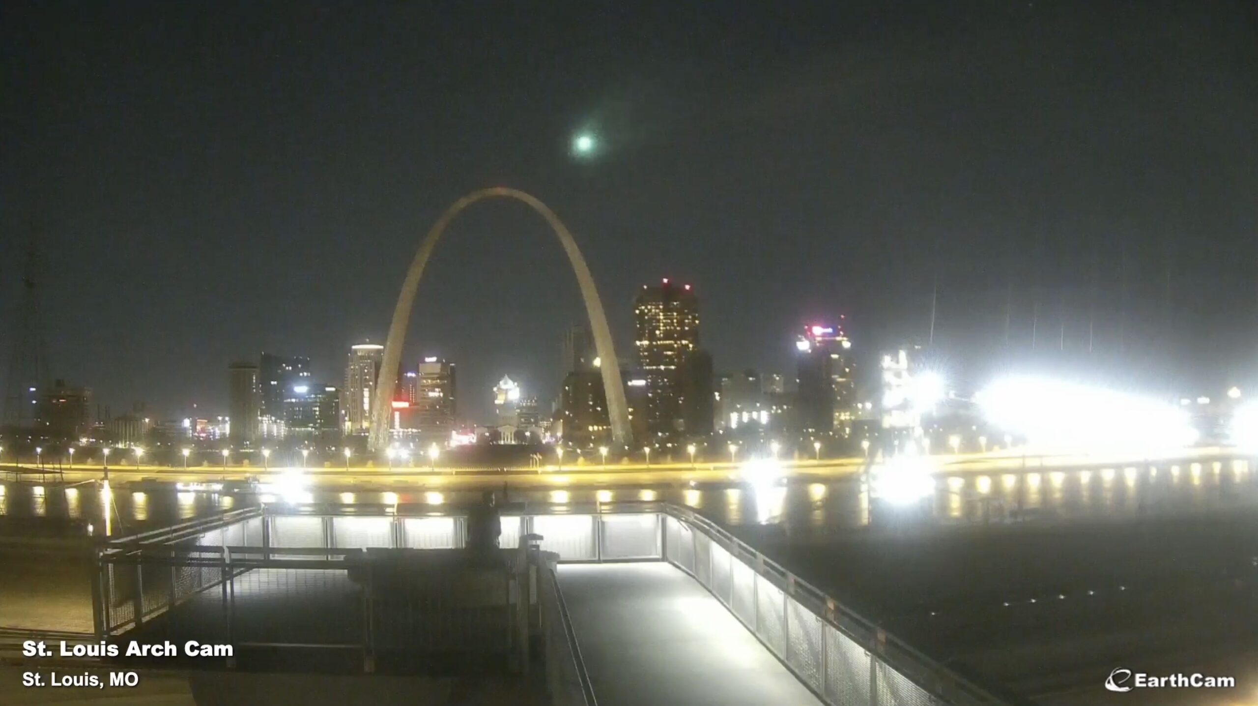 meteor seen blazing over missouri's gateway arch on nye: 'hard to beat that timing'