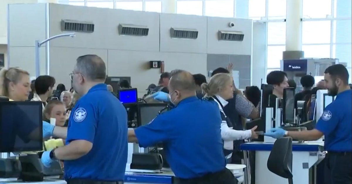 cbsn fusion tsa workers start receiving paychecks after weeks of financial strain thumbnail